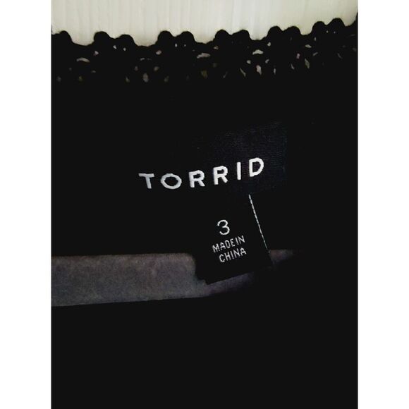 Torrid 3 Top Black Lace Short Wide Sleeves Keyhole Back Round Neck 3X Stretch - Picture 4 of 8